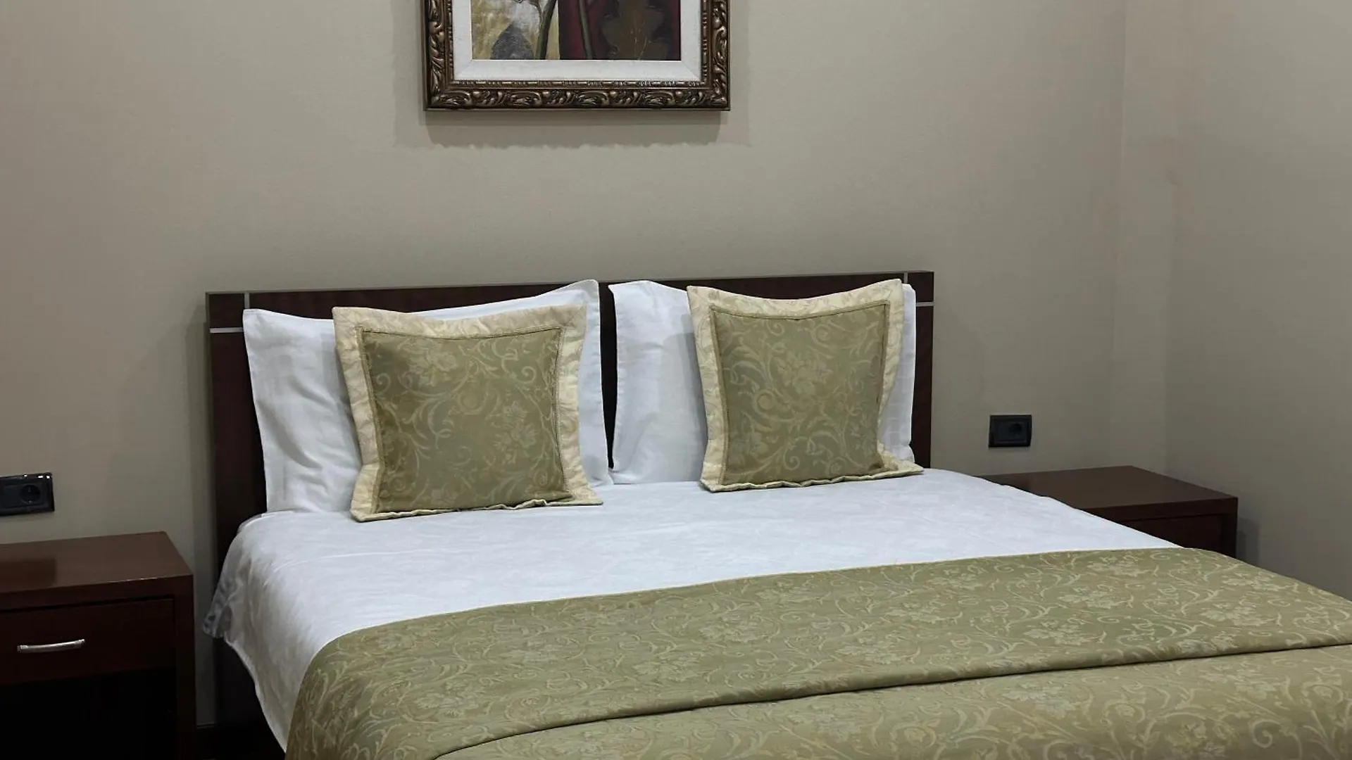Rritja E Koranit Hotel Tushemisht