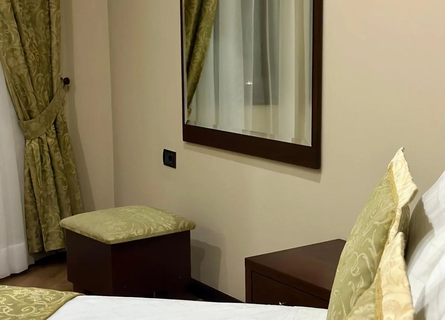 ****  Rritja E Koranit Hotel Tushemisht Albania