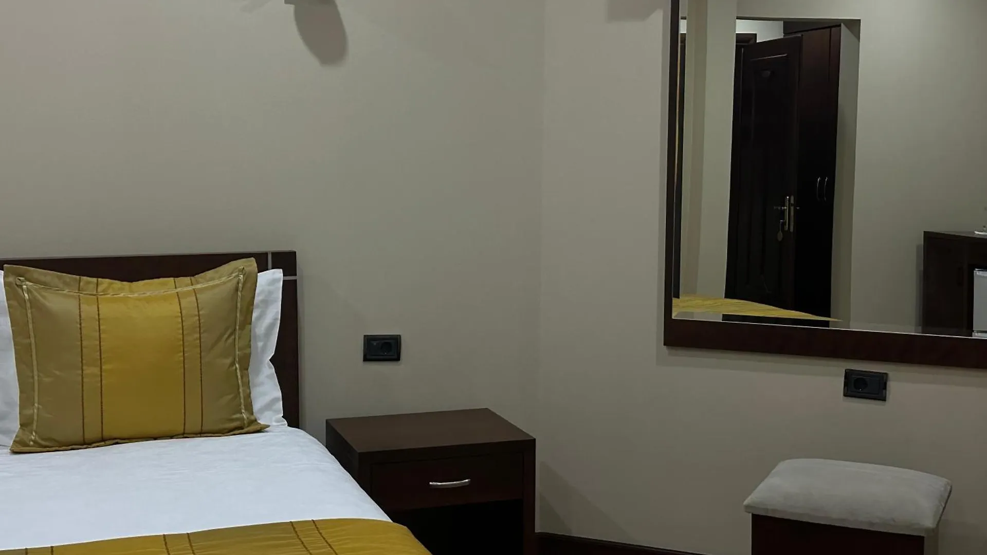 Rritja E Koranit Hotel Tushemisht Albania