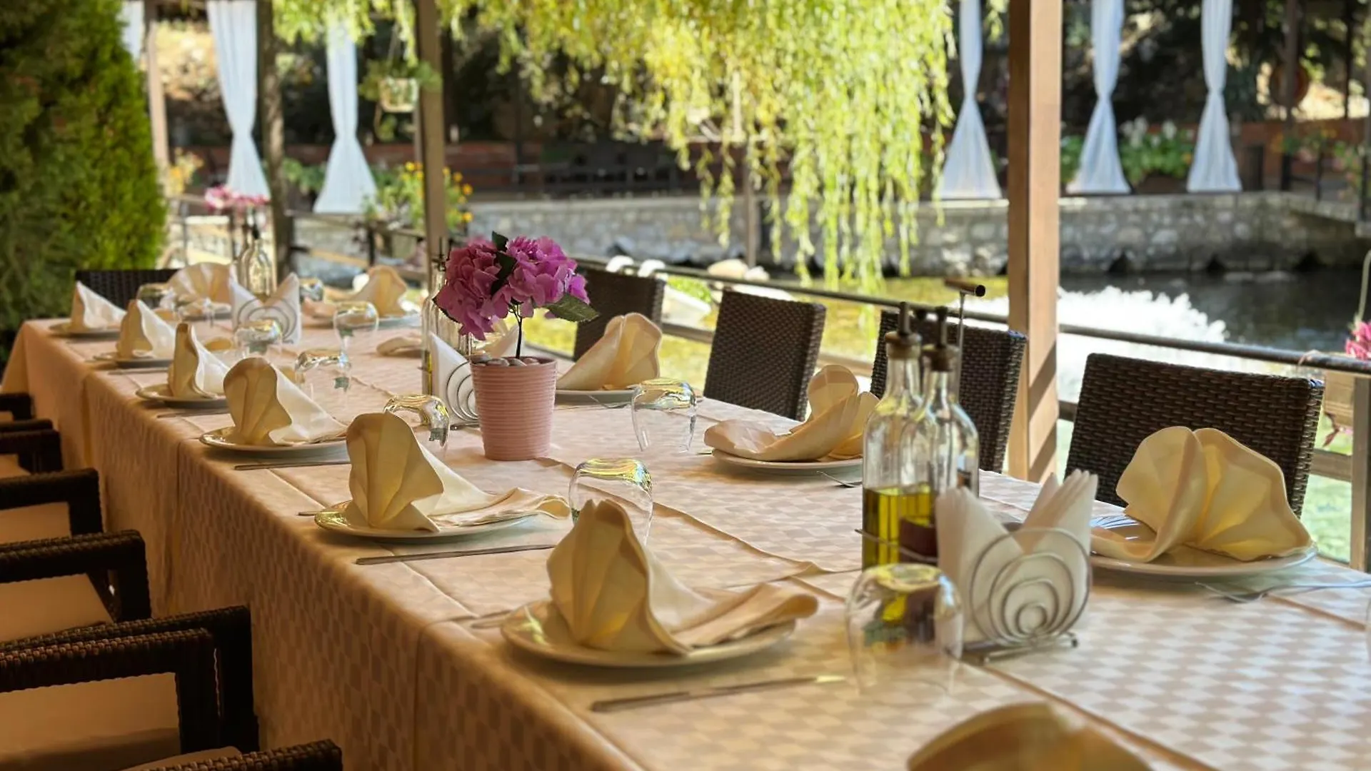 Rritja E Koranit Hotel Tushemisht Albania