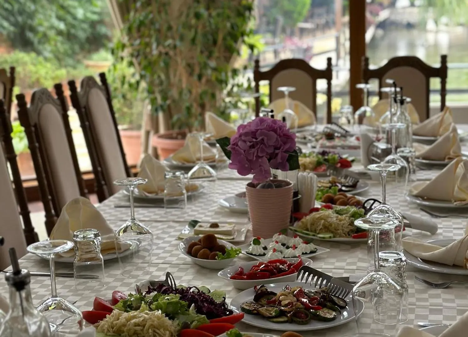 Rritja E Koranit Hotel Tushemisht Albania