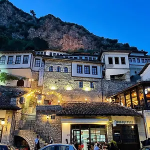 Ansel Μπεράτ